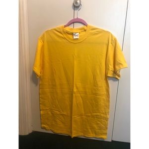 Gildan ultra cotton tee!